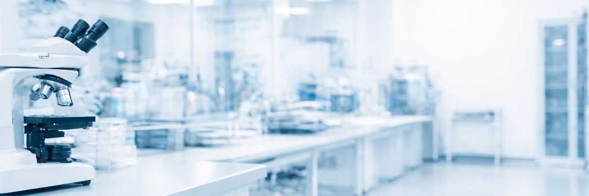 Laboratorio impecable con productos DTB para cuarto limpio